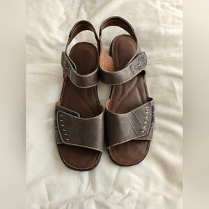 Joseph Seibel 42 Olive Green Walking  Sandals With Velcro